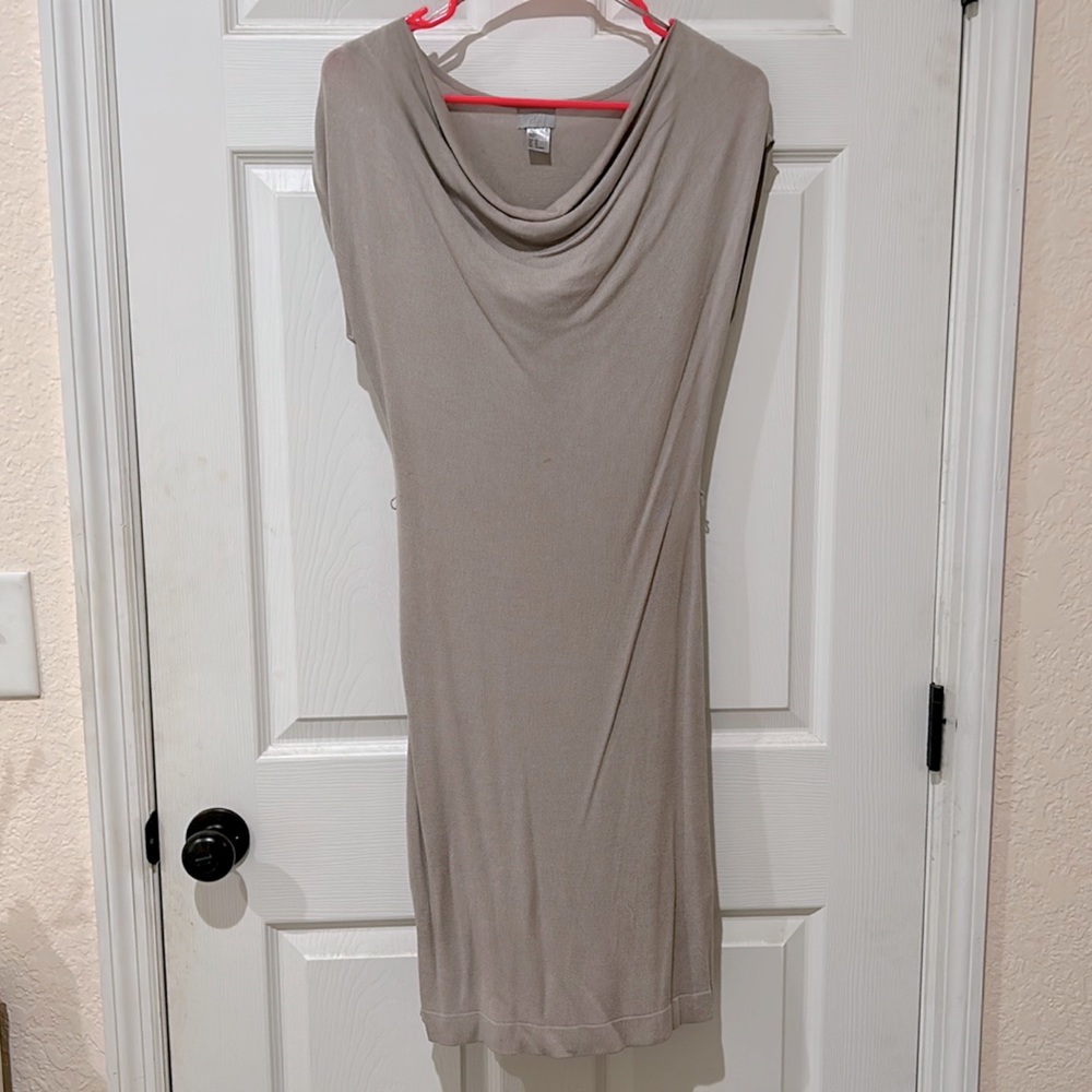 Mid-length tan dress. Size Xs